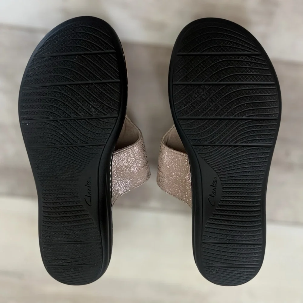 NWOB Wide Clarks Collection Laurieann Rae thong taupe metallic Size 8 W - Picture 4 of 10